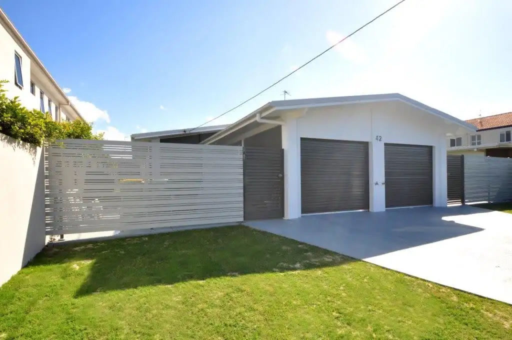 Main view of Homely semi-detached listing, 1/42 Albion Avenue, Miami QLD 4220