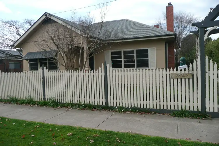 182 Myrtle Street, Myrtleford VIC 3737
