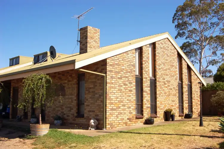 Main view of Homely unit listing, Unit 1/1 Henderson Street, Stawell VIC 3380