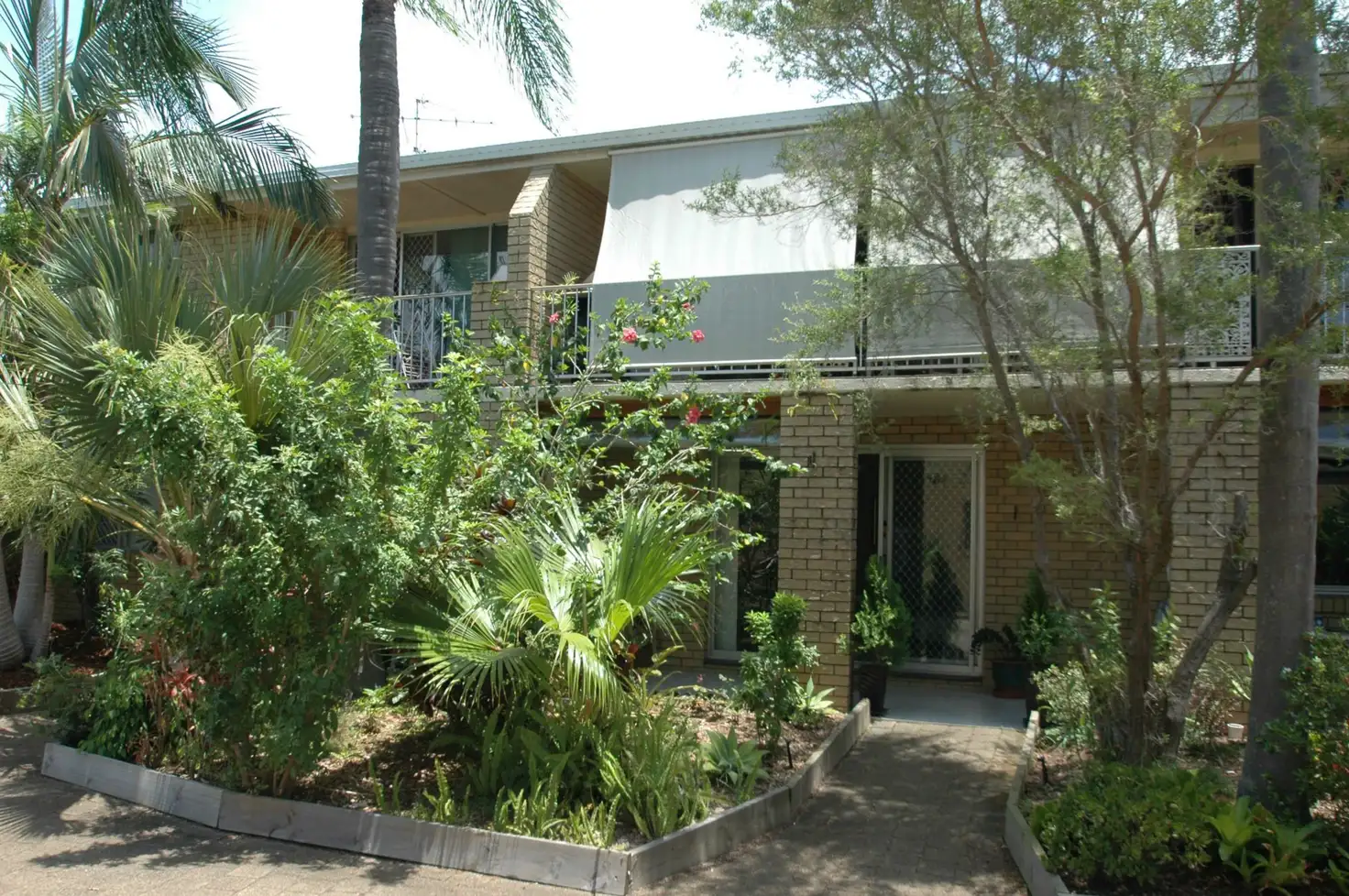 Main view of Homely unit listing, 2/5 Angie Court, Mermaid Waters QLD 4218