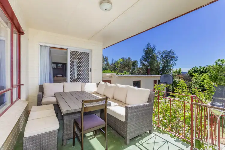 19 Fairmount Cres, Karabar NSW 2620