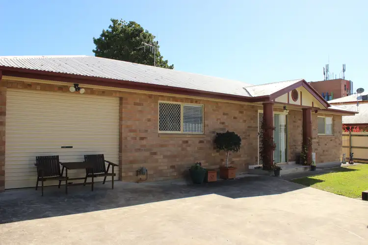 2/12 New St, Maryborough QLD 4650