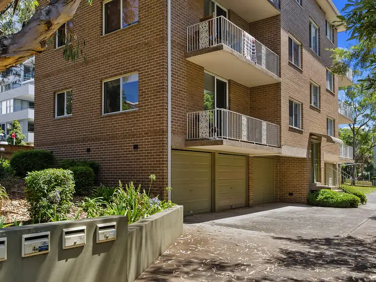 16 Kembla Street