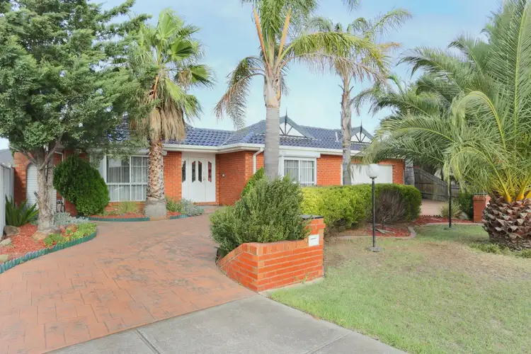 9 Cunningham Court, Taylors Lakes VIC 3038