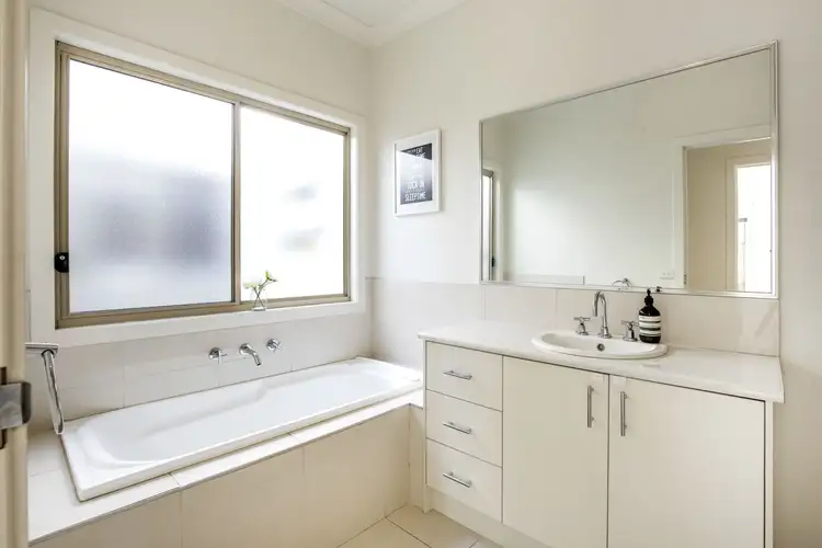 Sixth view of Homely unit listing, 33A Deutscher Street, Avondale Heights VIC 3034