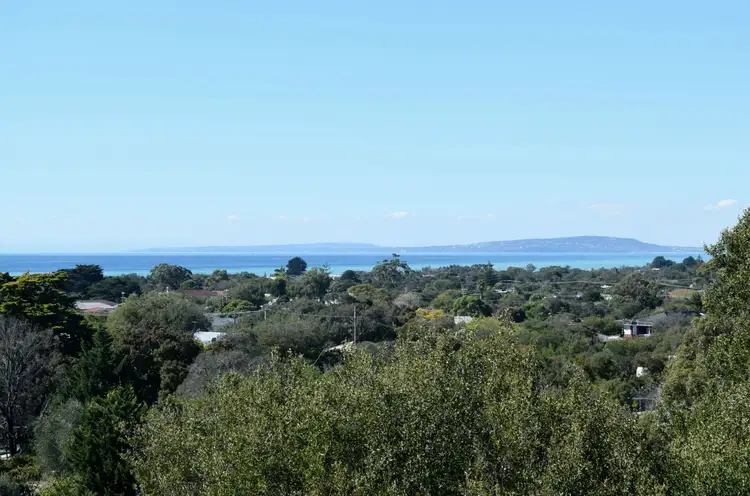 8 Valley Drive, Rye VIC 3941