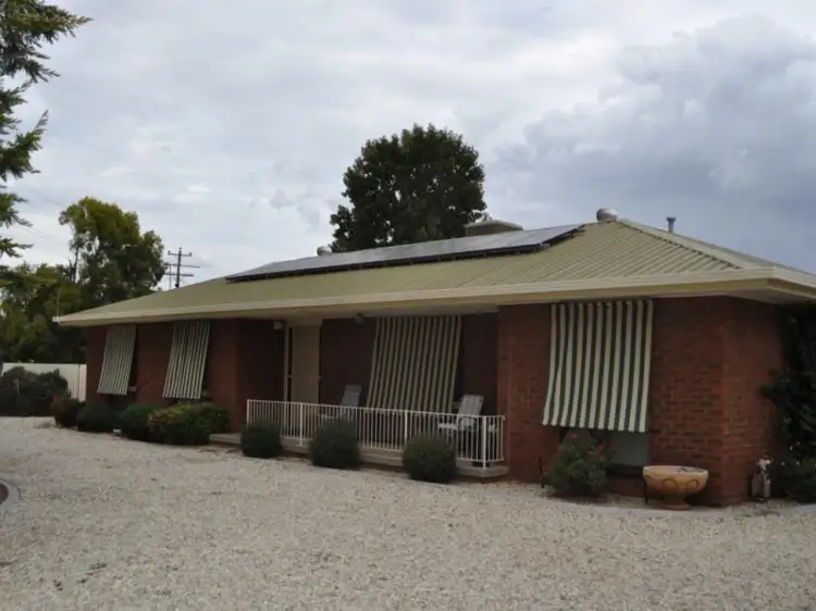 70 Townsend Street, Howlong NSW 2643