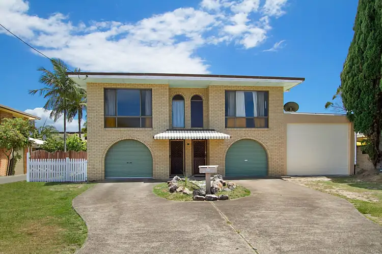 11 Walker Avenue, Palm Beach QLD 4221