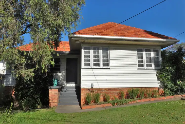 5 LYON Avenue, Oxley QLD 4075