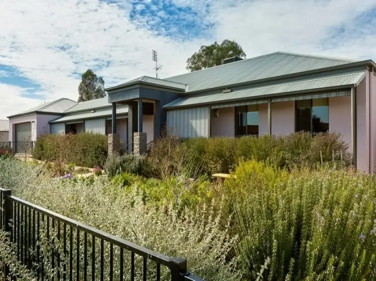 10 Vine Street, Holbrook NSW 2644