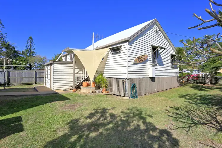 9 Moore St, Elliott Heads QLD 4670
