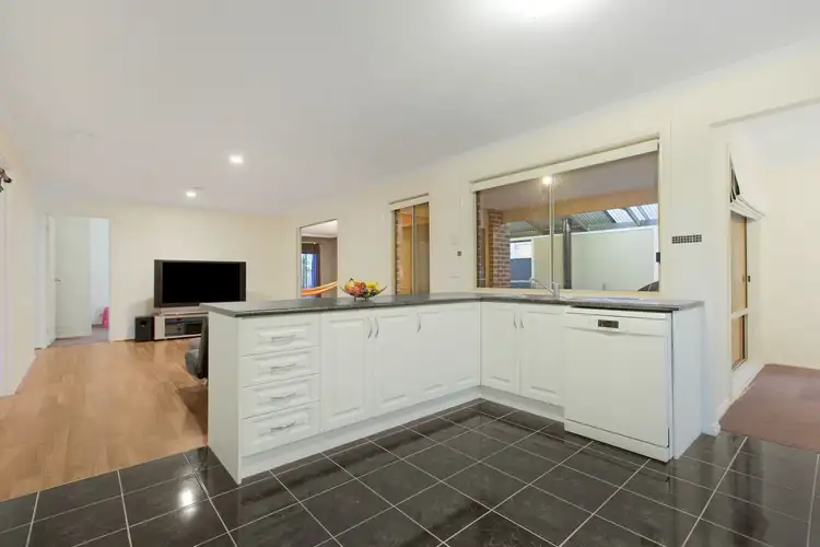 Fifth view of Homely house listing, 7 Flametree Circuit, Cranbourne North VIC 3977