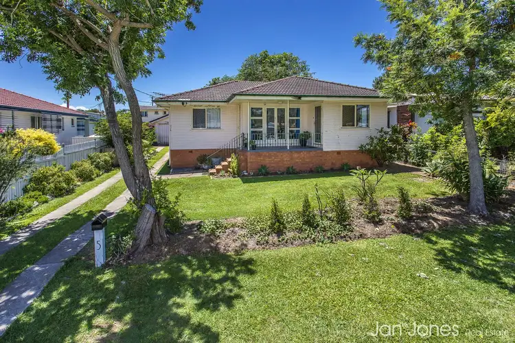 5 Tainton St, Clontarf QLD 4019