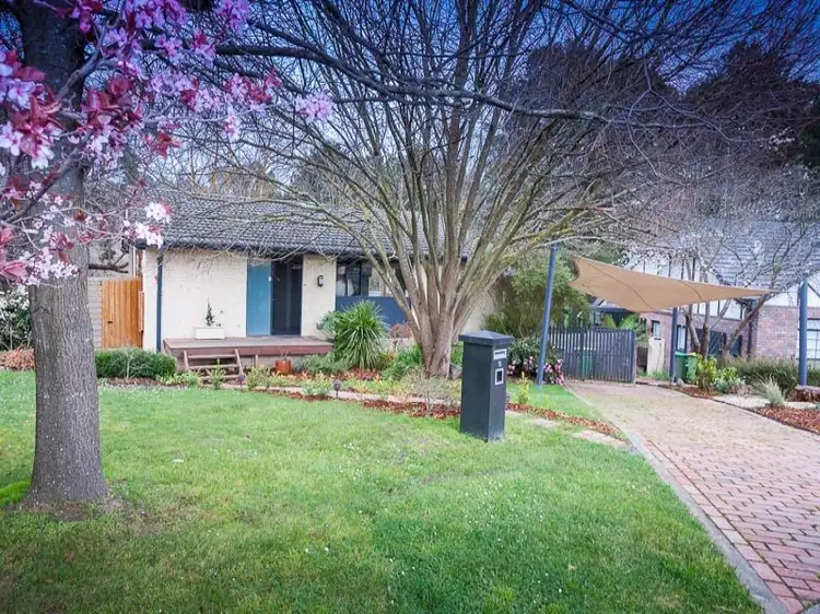 6 Oakley Court, Gisborne VIC 3437