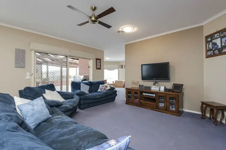 Seventh view of Homely house listing, 2 Glamis Rise, Beaconsfield VIC 3807