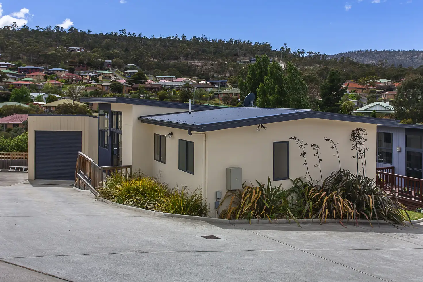 Main view of Homely unit listing, 1/22 Dumbarton Dr, Geilston Bay TAS 7015