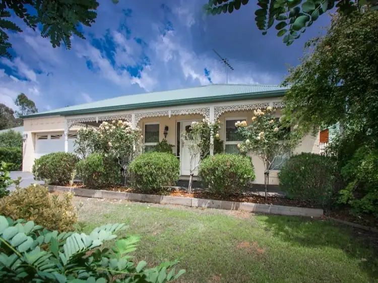 12 Pinelea Grove, Gisborne VIC 3437