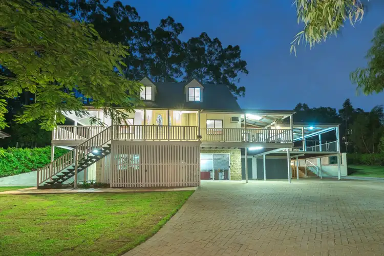 17 Danaus Court, Eatons Hill QLD 4037
