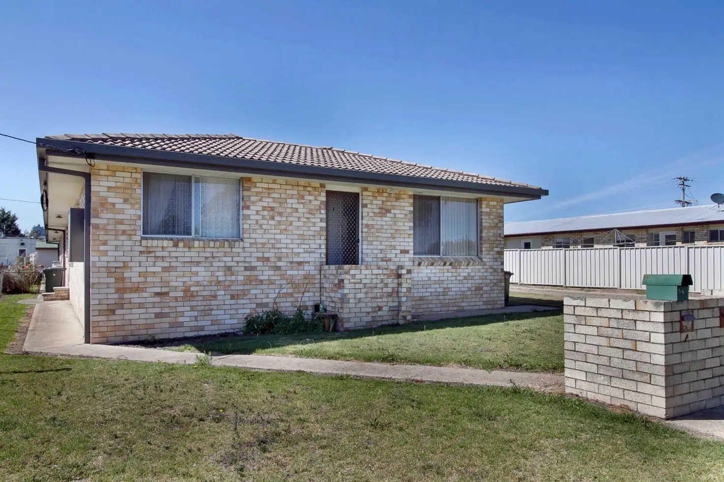 Main view of Homely unit listing, 2/14 Hunter Place, Uralla NSW 2358