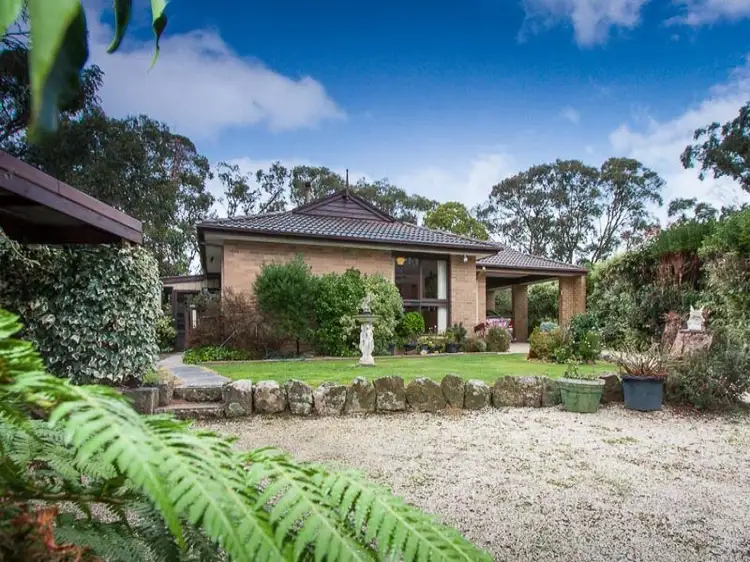 15 English Street, Macedon VIC 3440