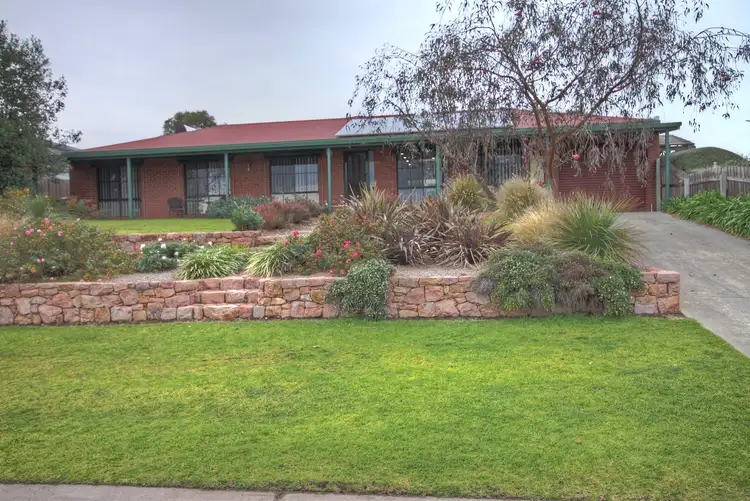 14 Harnham Dr, Bairnsdale VIC 3875