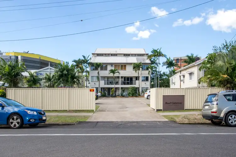 2/239 Lake Street, Cairns North QLD 4870