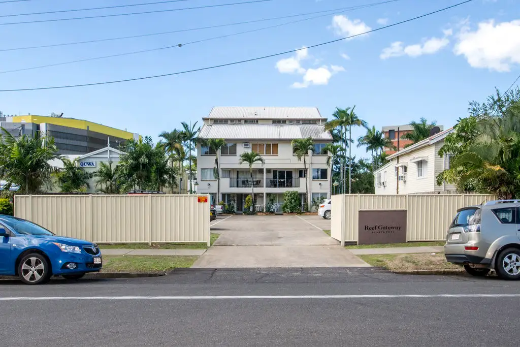 Main view of Homely unit listing, 2/239 Lake Street, Cairns North QLD 4870
