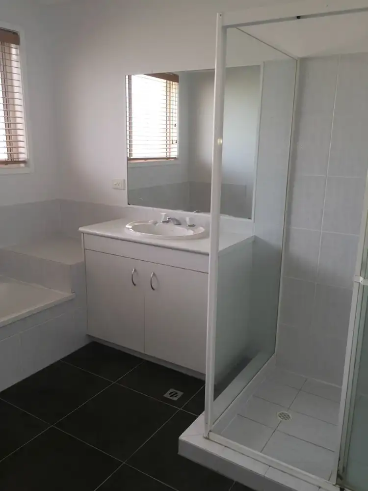 Sixth view of Homely unit listing, 2/90-92 Pohlman Street, Southport QLD 4215