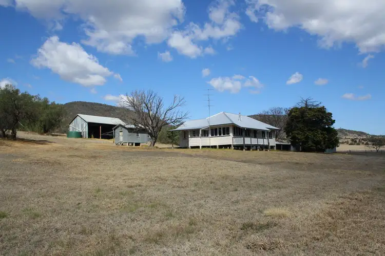 10905 Cunningham Highway, Gladfield QLD 4370