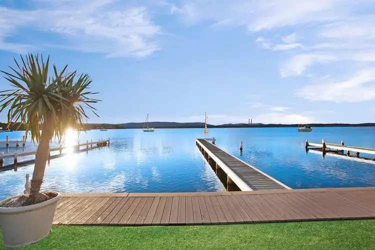 129 Grand Parade, Bonnells Bay NSW 2264