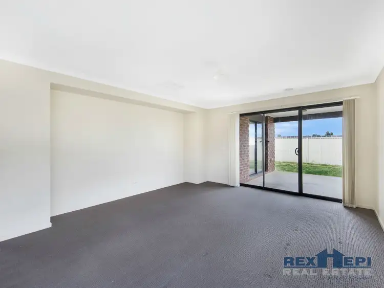 Fifth view of Homely house listing, 122 Blue Horizons Way, Pakenham VIC 3810