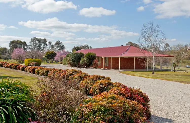 17 Willow Way, Table Top NSW 2640