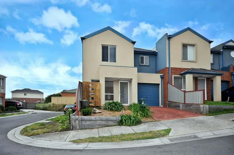 Second view of Homely townhouse listing, 5 Seggan Circle, Gowanbrae VIC 3043