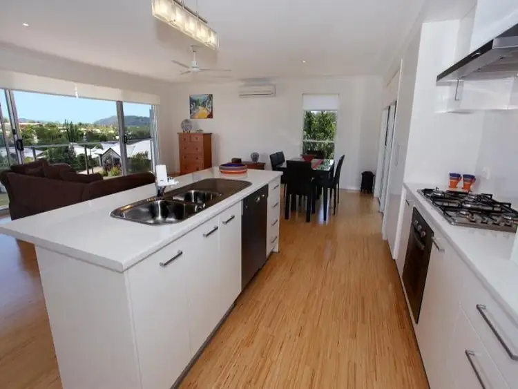 1 Buchanan Court, Nambour QLD 4560