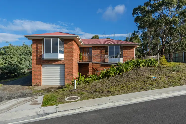 3 Hillmorton Rd, Lindisfarne TAS 7015