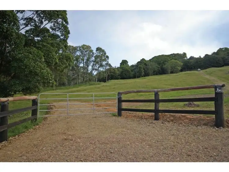 102 Simba Road, West Woombye QLD 4559