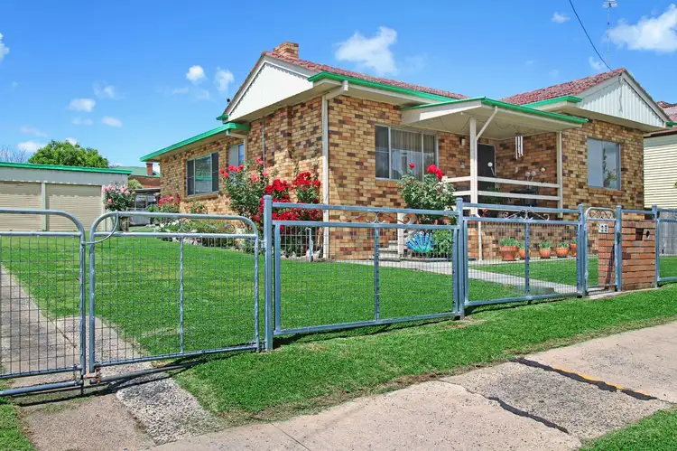 23 SALISBURY Street, Uralla NSW 2358