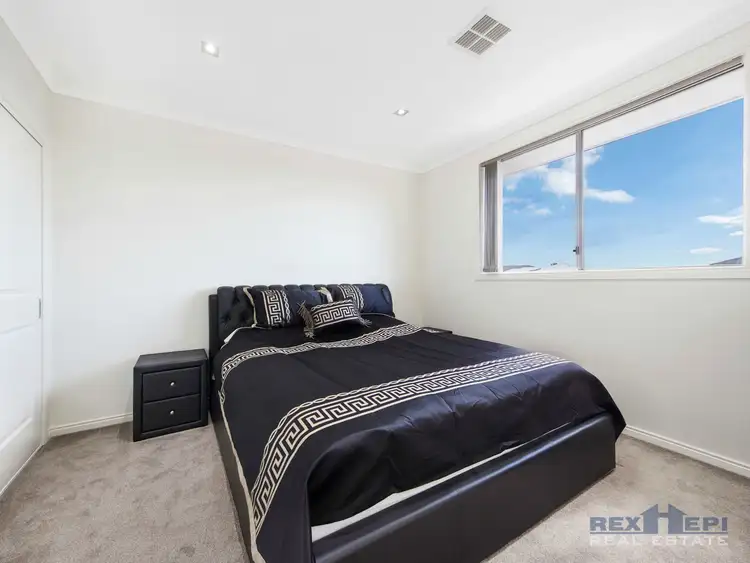 Seventh view of Homely house listing, 2 Freshfields Drive, Cranbourne North VIC 3977