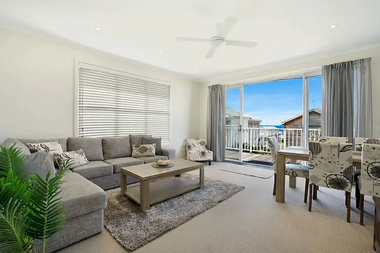 6 Beachside Drive, Caves Beach NSW 2281
