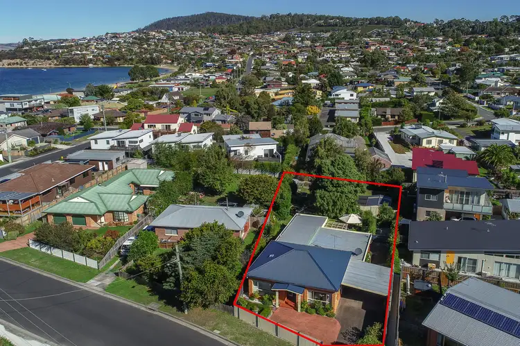 18 Wells Pde, Blackmans Bay TAS 7052