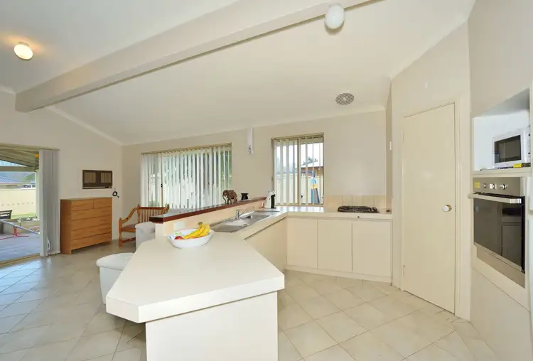 73 Sunningdale Chase, Meadow Springs WA 6210