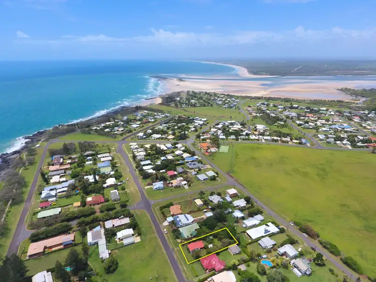 44 Bathurst St, Elliott Heads QLD 4670
