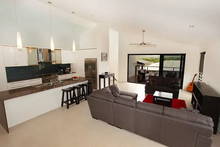 6 Cooee Court, Coes Creek QLD 4560