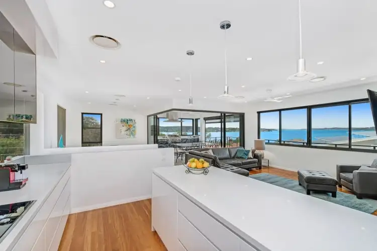 6 Joseph Palmer Cl, Speers Point NSW 2284