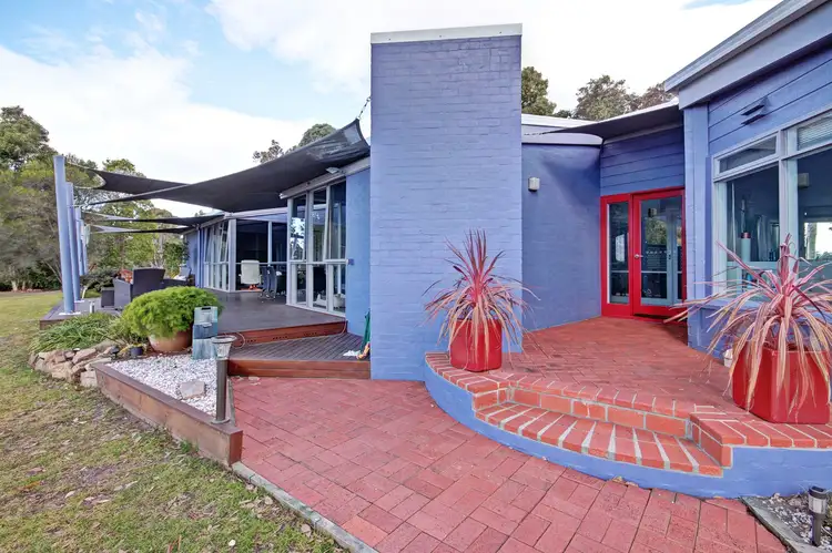 33 Lake Shore Dr, Newlands Arm VIC 3875