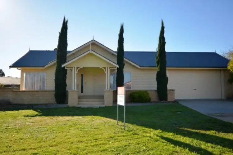 16 Marjory Brown Cl, Stawell VIC 3380