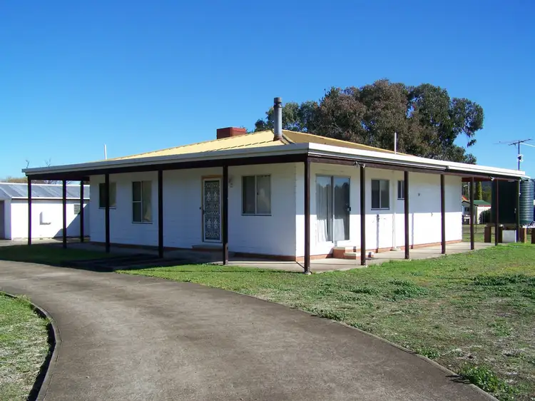 8 Banyer Place, Quirindi NSW 2343