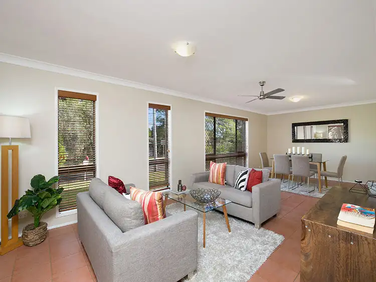 382 Cliveden Avenue, Corinda QLD 4075