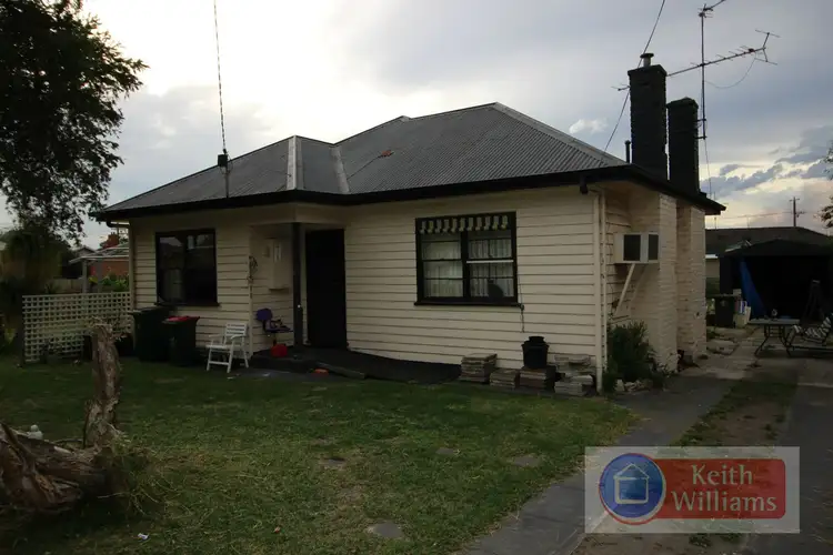 8 Barry Street, Moe VIC 3825