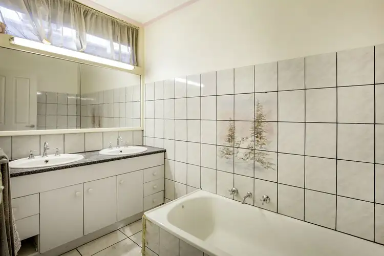Sixth view of Homely house listing, 28 The Crossway South, Avondale Heights VIC 3034
